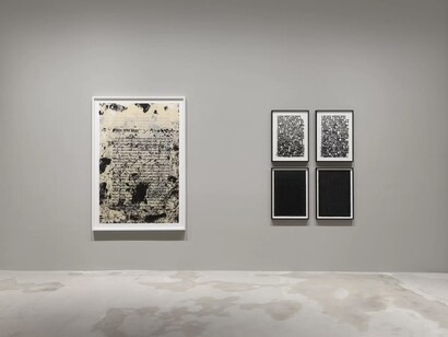 Glenn Ligon, late at night, early in the morning, at noon, exhibition view. Courtesy of Hauser & Wirth Gallery