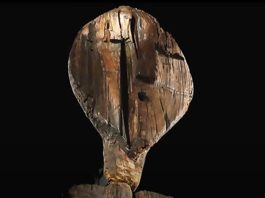 The Shigir Idol on display at the Sverdlovsk Regional Museum, Russia — Standing over five meters tall in its original form, this ancient sculpture continues to awe with its mysterious carvings