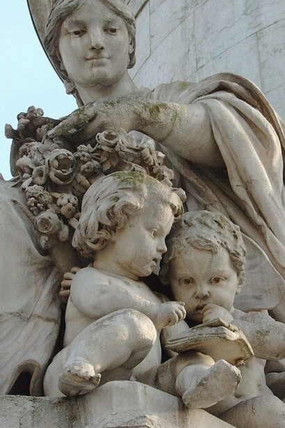 La fraternidad representada en el "Monument à la République" por Léopold Morice, 1883, Place de la République, París, Francia