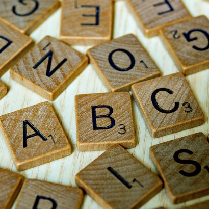 L’autore tradizionale perde centralità, perché la letteratura si può pensare come un insieme di permutazioni implicite nel linguaggio stesso