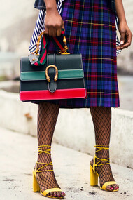 Moda, tendenze A/I 2023. Questa stagione si distingue per il ritorno di uno stile sofisticato e di classe, con un focus su capi iconici che resistono al passare del tempo. Nel guardaroba  solo capi di qualità che si contrappongono così alla sbagliata abitudine della moda “usa e getta”, ultimamente oggetto di discussione per il suo carattere fugace e inquinante