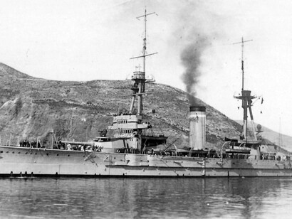 Al mando de la brigada de Ceuta estaba el general Leopoldo Saro Martín con 9.300 hombres que se dividieron en tres columnas bajo los mandos de los coroneles Francisco Franco, Miguel Campins y Martín González.   Acorazado Alfonso XIII (rebautizado España en 1931) a comienzo de la década 1920