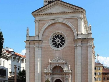 Basilica di Santa Maria Maggiore, facciata occidentale dall'omonima piazza, Trento, Italia