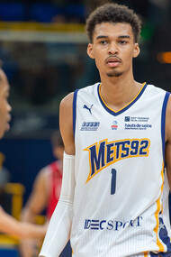 Victor Wembanyama. Tous les passionnés de basket français suivent avec attention les premiers pas de Victor Wembanyama sur les terrains outre-atlantique © By Thomas Savoya - CC BY-SA 2.0