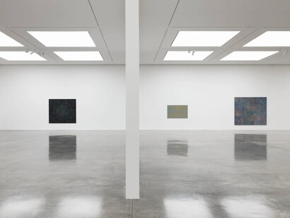 Howardena Pindell, Off the grid, exhibition view. Courtesy of White Cube