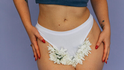 A ginecologia natural é uma prática que resgata conhecimentos ancestrais femininos para tratar desequilíbrios de saúde e promover o bem-estar integral das mulheres, valorizando sua conexão com o corpo, a mente e a espiritualidade