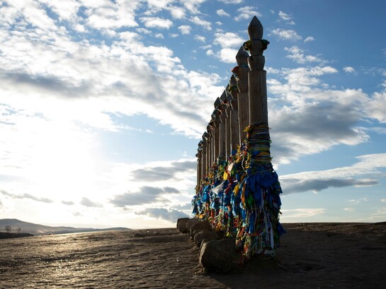 Nello sciamanesimo il corpo diventa veicolo di conoscenza, e la trance si configura come una tecnologia rituale per interpretare e ricomporre il disordine del mondo