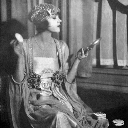 Alice Brady nel 1919 con un abito di Lucile