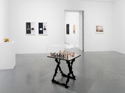Various artists, Un siècle d'échecs, exhibition view. Courtesy of Perrotin 