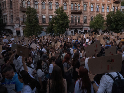 La corrupción es un problema de magnitud inimaginable, dado que debilita el sistema en general y lo público en particular. Protestas contra la corrupción 23.07.2025. Kiev, Ucrania