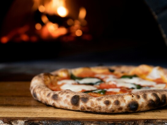 Nel 2017 l’UNESCO ha riconosciuto l’“arte del pizzaiuolo napoletano” come Patrimonio Immateriale dell’Umanità, a testimonianza del suo valore culturale