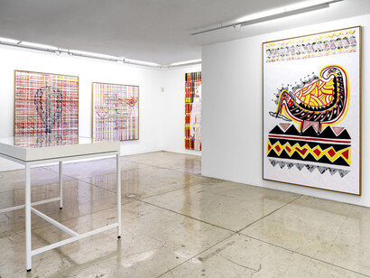 Àkùko, Eiyéle e Ekodidé – Uma revoada de Alberto Pitta, vista da exposição. Cortesia da Galeria Nara Roesler