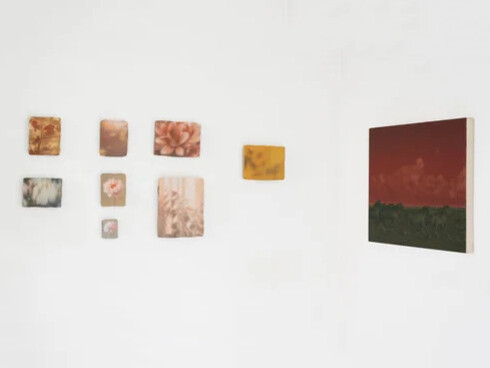 Various artists, What the land remembers, exhibition view. Courtesy of Verduyn Gallery