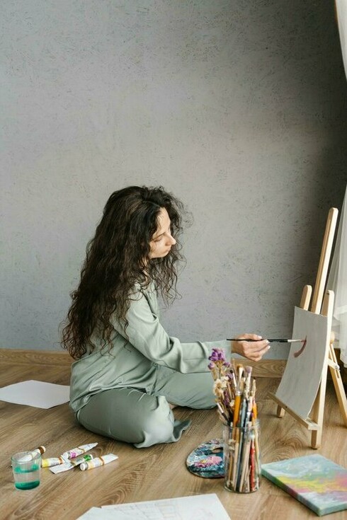 Não chegou a ser um sofrimento para mim, mas era uma dor que passava quando eu me punha a escrever e que voltava quando me deparava com o que eu desejava fazer e não fazia, a danada da inveja vinha forte e aí sim era dolorosa como quebrar um osso, eu não me conformava e me roía todo, fazia troça com minha “inabilidade” e, como todo invejoso, até arrancava alguns sorrisos com as ironias dirigidas a mim (?)