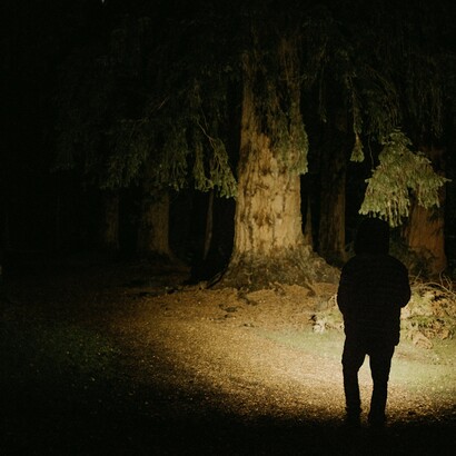 Nel momento in cui sembra che ti manchi il fiato, sudi ghiacciato, ti immergi in una sonnolenza che ti porta tra le braccia di tua madre, senti la sua mano che ti accarezza la testa e capisci che andrà tutto bene