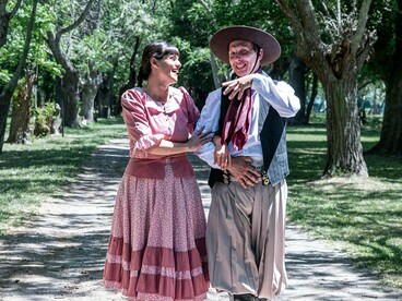 Mas Bento vai além do turismo. É uma cidade viva, com gente acolhedora e um senso de comunidade muito forte. Trabalhar lá era entender que as relações profissionais e pessoais se misturam com respeito e amizade 