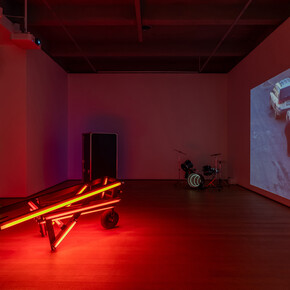 Iván Navarro, Light years, exhibition view. Courtesy of Templon