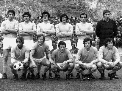 Formazione della S.S.C. Napoli nella stagione 1972-73. Da sinistra a destra, in piedi: M. Zurlini, D. Fontana, G. Bruscolotti, G. Improta, G. Vavassori, P. Carmignani; accovacciati: Jarbas Faustino “Cané”, S. Esposito, G. “Oscar” Damiani, A. Rimbano, G. Mariani