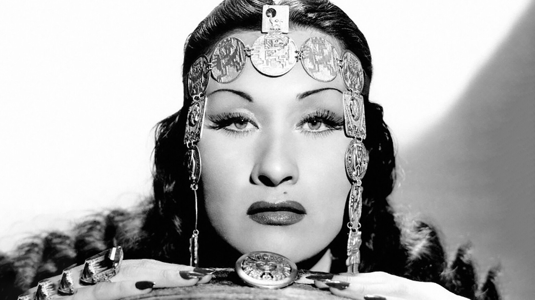 Yma Sumac et Rayén Quitral, princesses indigènes Meer