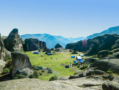 Turistas descansan en "El Anfiteatro". La meseta de Marcahuasi, ubicada en los Andes limeños, es un destino único para quienes buscan desconexión y contacto con la naturaleza