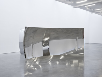 Anish Kapoor, exhibition view. Courtesy of Lisson Gallery