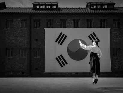 Hakbong Kwon, Layered gazes. Courtesy of Kathmandu Photo Gallery