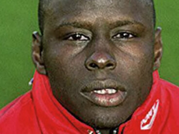 Ali Dia nació el 20 de agosto de 1965 en Dakar, Senegal, la capital y ciudad más grande del país, ubicada en la punta más occidental de África,frente al océano Atlántico. Southampton, Inglaterra