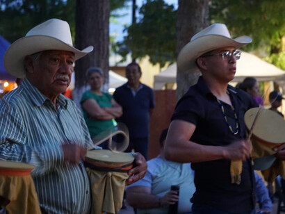 Cantos y danzas sociales, Casas Grandes, Chihuahua, México. Fotografía: Facebook Nación N'dee/N'nee/Ndé
