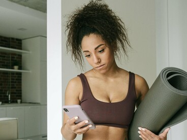 O celular se tornou parte da rotina diária, mas seu uso excessivo antes de treinos e competições pode interferir na concentração, aumentar a ansiedade e prejudicar a performance esportiva