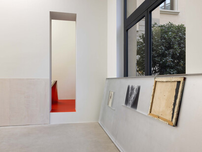 Thea Djordjadze, Back facing front, exhibition view. Courtesy of kaufmann repetto