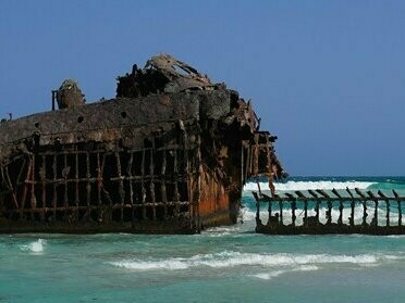 O MV Cabo Santa Maria é um cargueiro espanhol que encalhou em 1968 na costa norte da ilha da Boa Vista, em Cabo Verde. Apenas a título de exemplo gostaria de realçar que o ilustre comandante Pedro Pires, herói nacional, antigo Primeiro Ministro e Presidente da República e um dos primeiros Combatentes da Liberdade da Pátria, foi galardoado com o prémio Mo Ibrahimo pela forma competente, integra e empenhada como sempre desempenhou as mais variadas funções, em prol da independência desenvolvimento do país e bem-estar do seu povo
