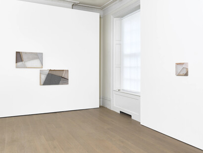 Martha Tuttle, Fields and hedges, exhibition view. Courtesy of Timothy Taylor