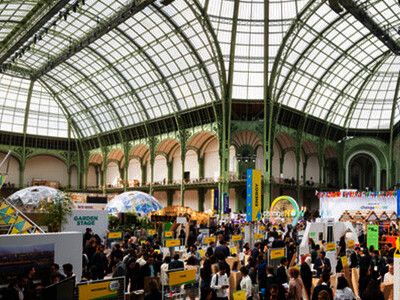 Foto de Milagros Andérica. Ser parte de este escenario me hizo creer aún más en mí misma, en que no soy una romántica al promover y seguir mis valores por un mundo más sostenible, de educar y comunicar generando conciencia. Grand Palais, abril 2025, Paris, Francia
