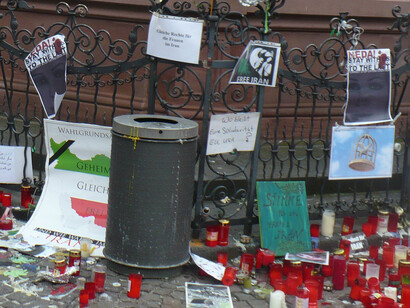 Carteles de protesta, Irán, 28 de junio de 2009. Fotografía de Jeremy Hunsinger