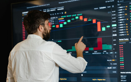 Dans le sport comme en finance, les chiffres deviennent un avantage stratégique — l’œil des analystes compte autant que celui des entraîneurs