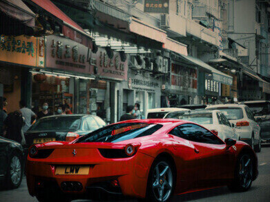 Le luxe et la criminalité financière s’entremêlent : derrière les façades de la prospérité, la corruption et le trafic illicite alimentent des fortunes opaques