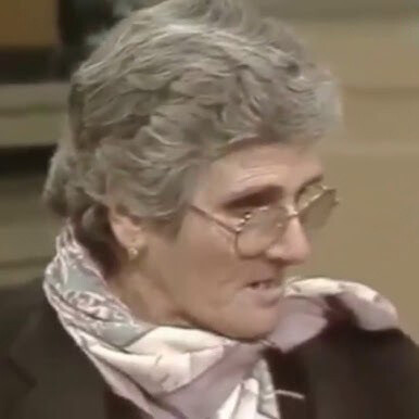 Mirando a los panelistas a los ojos, denunció las vallas en el Congreso y el desprecio del gobierno, afirmando que no pedía limosna, sino lo que le correspondía