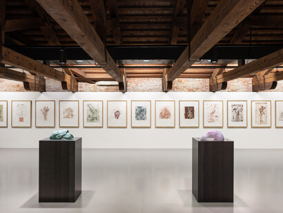 Thomas Schütte, Genealogies, veduta della mostra. Per gentile concessione della Pinault Collection