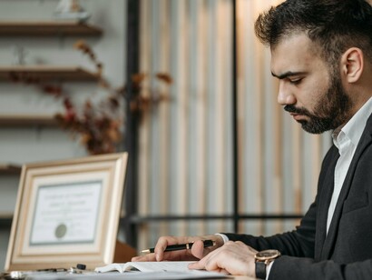 Os números do CNJ demonstram que o problema vem crescendo ano após ano. A solução não passa por limitar o acesso à Justiça, mas sim por melhorar a gestão do SUS, fortalecer os serviços públicos, modernizar a saúde suplementar e ampliar o diálogo entre os poderes