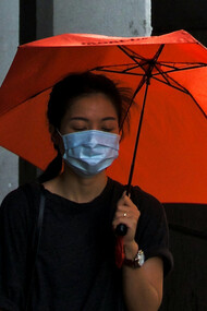 A pandemia de COVID-19 trouxe um aumento significativo nos casos de ansiedade e depressão globalmente afetando especialmente mulheres e jovens. Buscar ajuda profissional e cuidar da saúde mental é crucial para enfrentar esses desafios