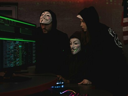 Essa questão de espionagem também levanta um debate ético: até que ponto um país pode ou deve sacrificar a privacidade e os direitos individuais para evitar que suas infraestruturas sejam usadas por agentes estrangeiros? Em muitos países, a defesa da privacidade entra em conflito com a necessidade de segurança, o que pode criar um dilema para as autoridades