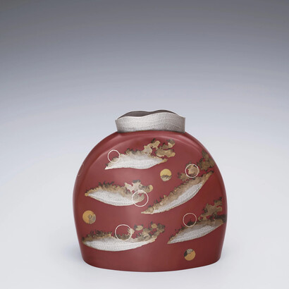 Oshiyama Motoko, Kakuhanmon vase “Ranman” (Luxuriant), 2024. Courtesy of Onishi Gallery 