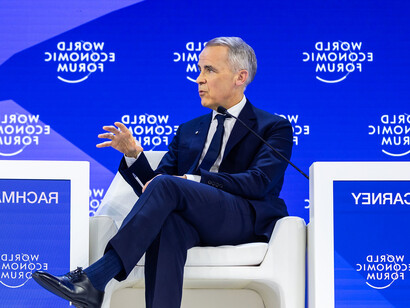 Al advertir que quienes no se sientan a la mesa terminan en el menú, Carney interpela a las potencias medias a abandonar la resignación estratégica. ©2026 World Economic Forum / Ciaran McCrickard (vía Flickr, licencia Creative Commons)