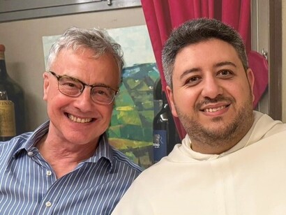 Lo storico dell’arte Carl Brandon Strehlke insieme con padre Manuel Russo, domenicano come Fra Giovanni da Fiesole detto il Beato Angelico  