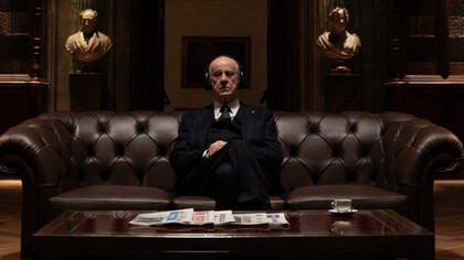 Toni Servillo è Mariano De Santis in una scena del film "La grazia" di Paolo Sorrentino