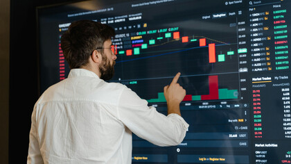 Dans le sport comme en finance, les chiffres deviennent un avantage stratégique — l’œil des analystes compte autant que celui des entraîneurs