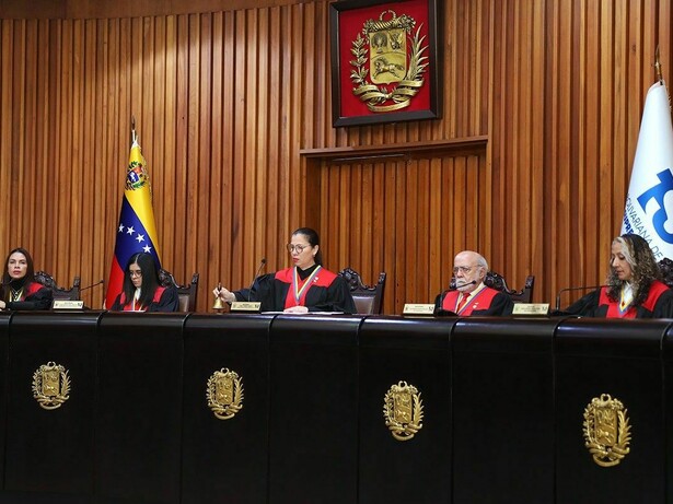 El Tribunal Supremo de Justicia (TSJ) de Venezuela ordenó que la vicepresidenta Ejecutiva, Delcy Rodríguez Gómez, asuma en condición de Presidenta Encargada, con el fin de garantizar la continuidad administrativa y la defensa integral de la Nación ante la ausencia forzosa de Nicolás Maduro. 3 de enero de 2026, Caracas, Venezuela
