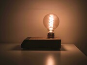 Poucas pessoas questionam essa visão e menos ainda se perguntam por que ela existe, com exceção dos mais rebeldes e incoformados. Entretanto, a crença no progressos humano é algo relativamente recente na história humana. Durante grande parte da existência da espécie não aparentava às pessoas que o mundo fosse melhorar. Povos orientais e do mundo antigo enxergavam a história como cíclica, parte de uma tendência sem início nem término. O universo era criado pelos deuses, e começaria em uma era de ouro, mas esse período consagrado seria encerrado pela introdução do mal no mundo, com o tempo a humanidade iria decaindo até chegar a uma época de degeneração que precederia o fim, apenas para acontecer um recomeço