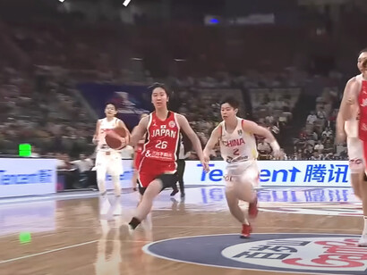 Kokoro Tanaka drives past defenders in Japan’s victory over China