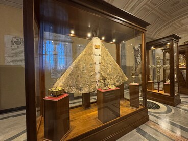 Roma, Basilica di San Giovanni in Laterano, Piviale di Bonifacio VIII, manifattura inglese del 1250 circa, in seta e filo d’oro, ph. Anastasia Maria Luciani